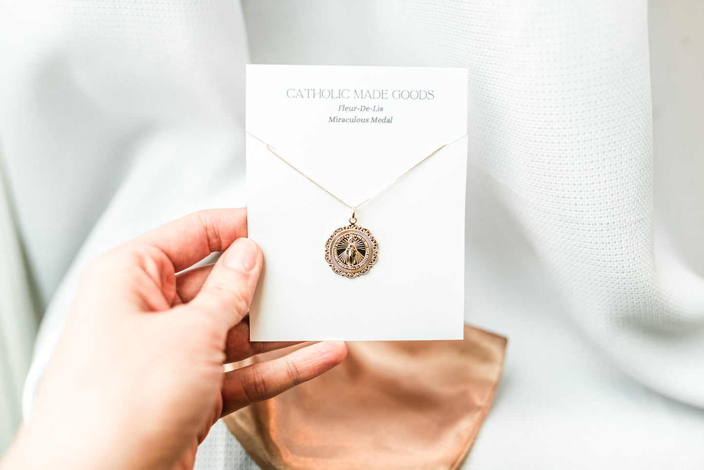 18k Miraculous Medal - Floral design