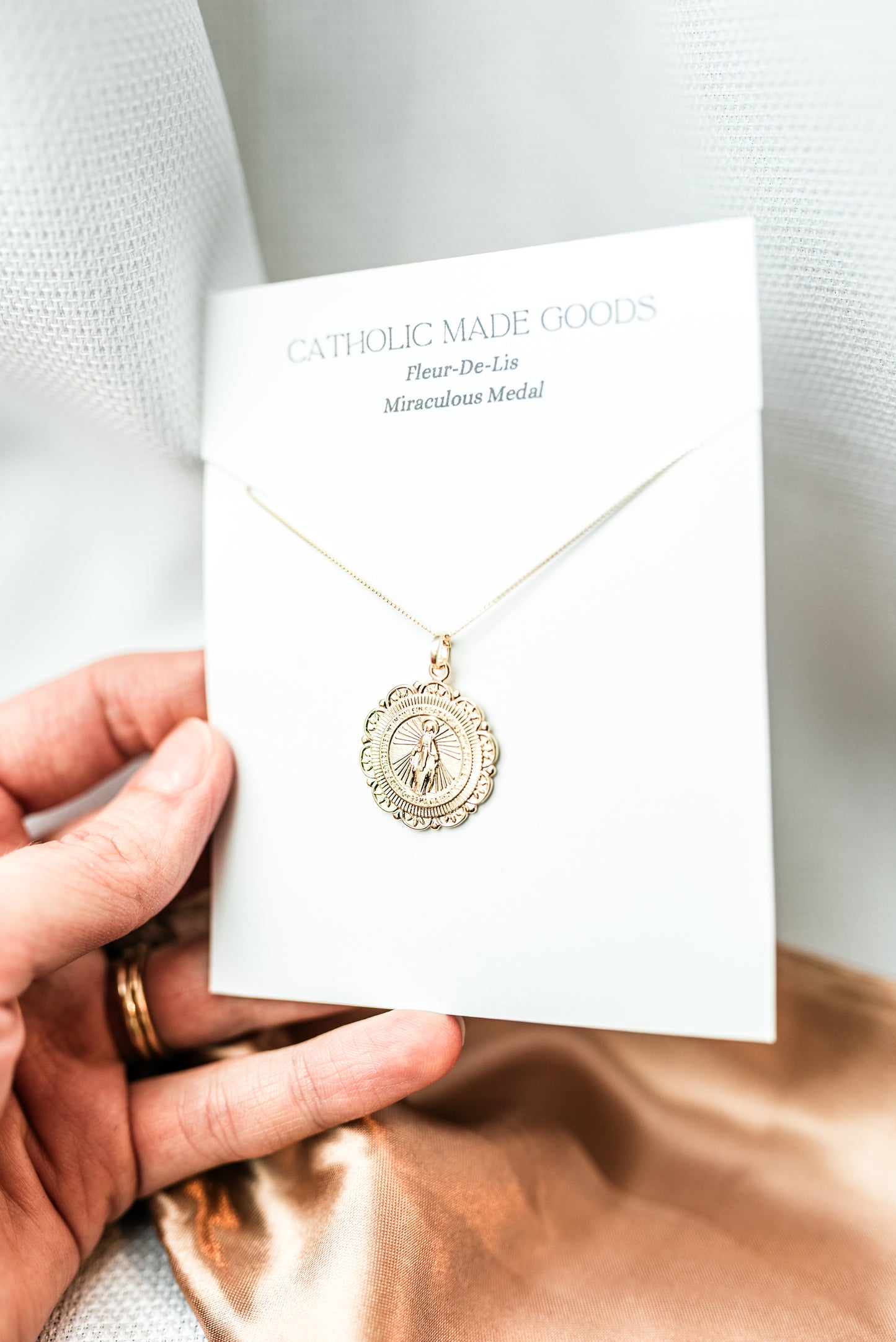 18k Miraculous Medal - Floral design