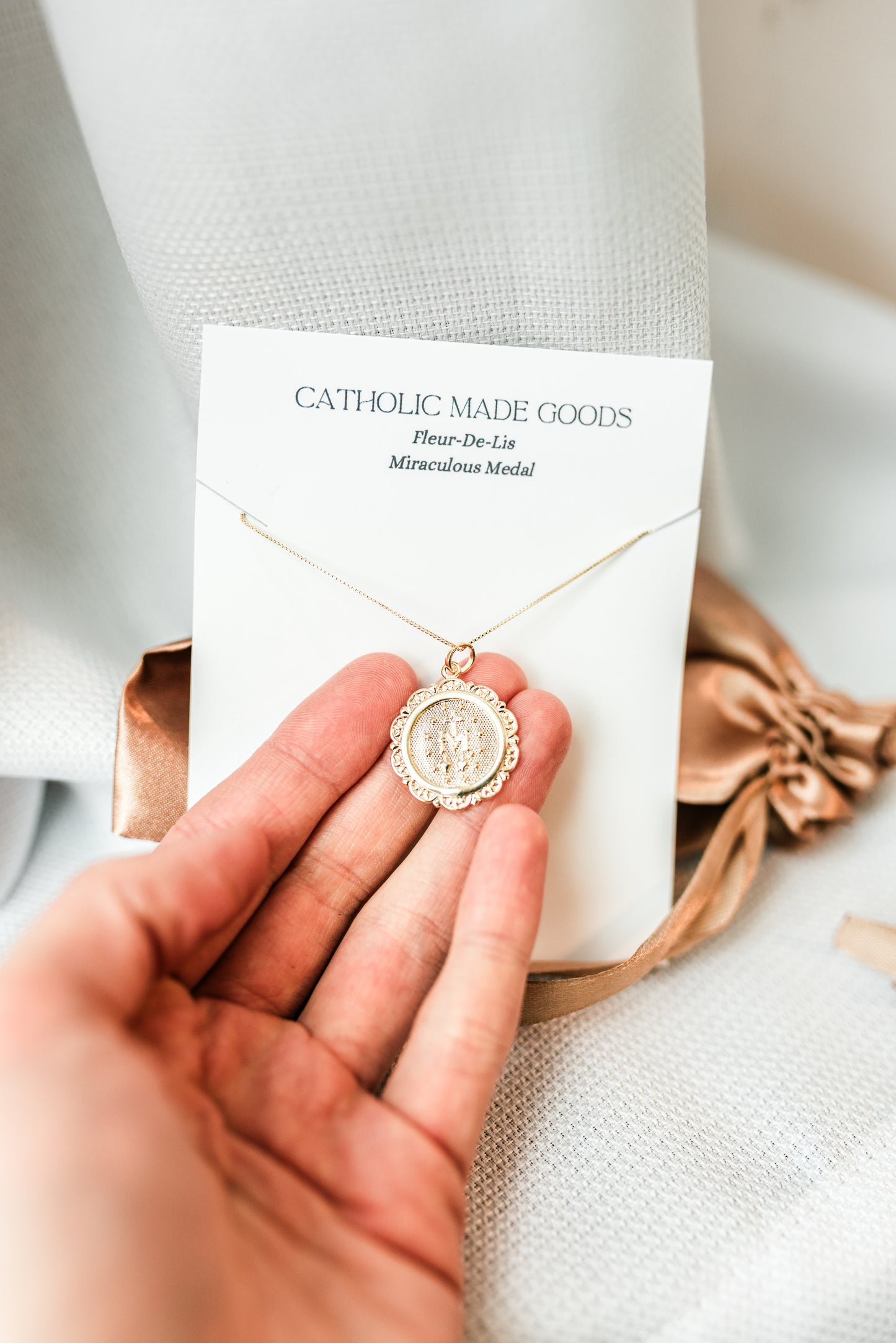 18k Miraculous Medal - Floral design