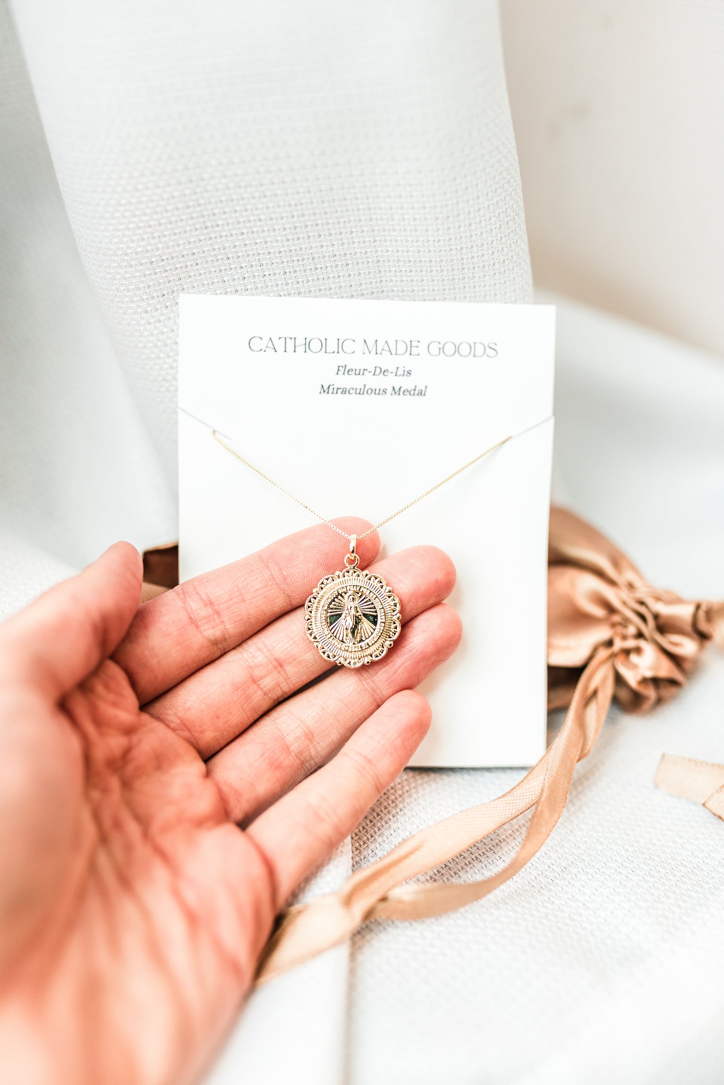18k Miraculous Medal - Floral design