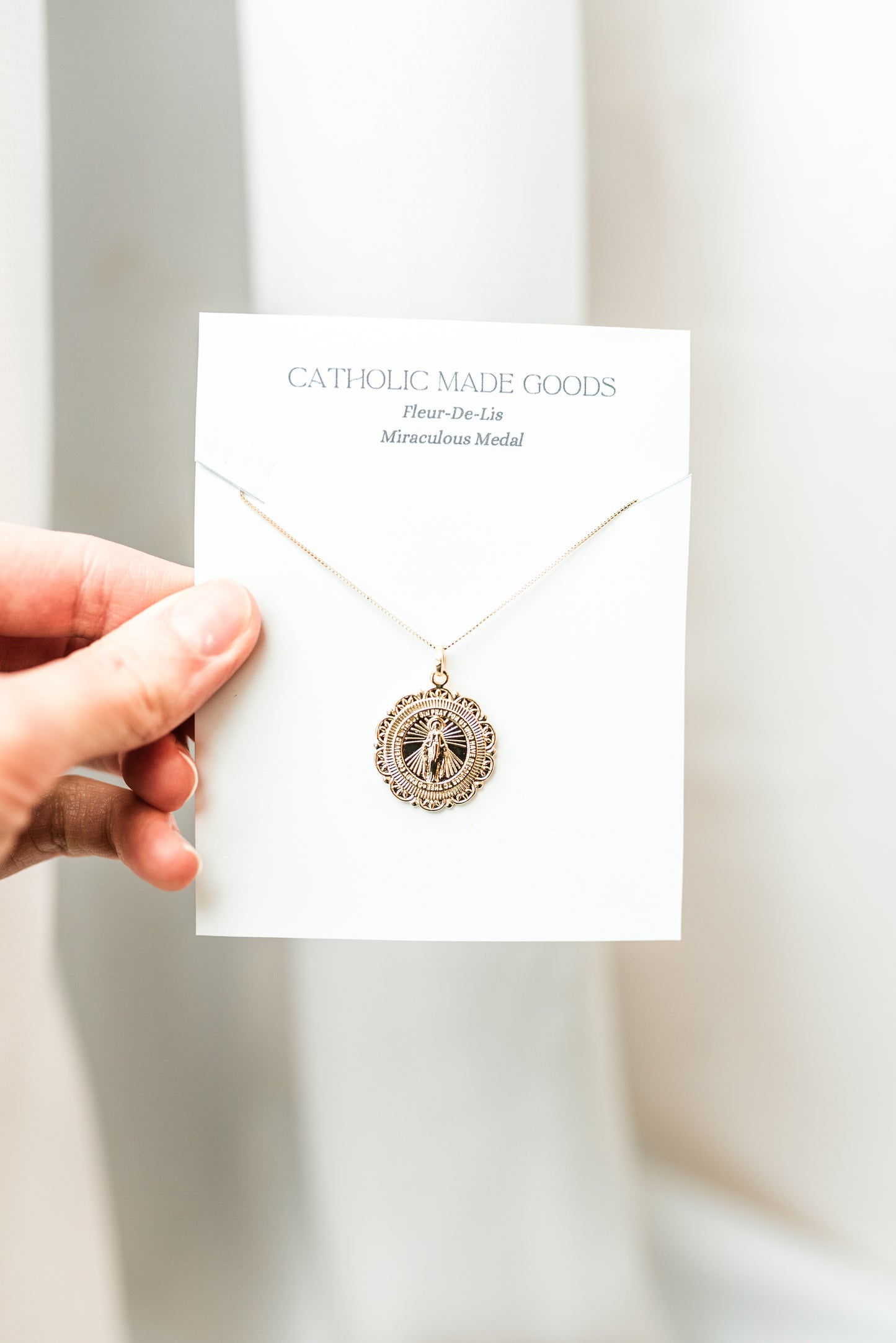 18k Miraculous Medal - Floral design