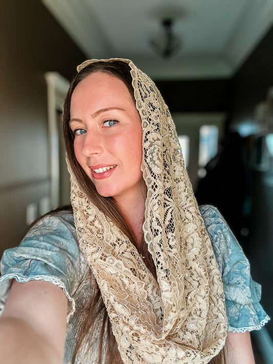 Tan Infinity Mantilla