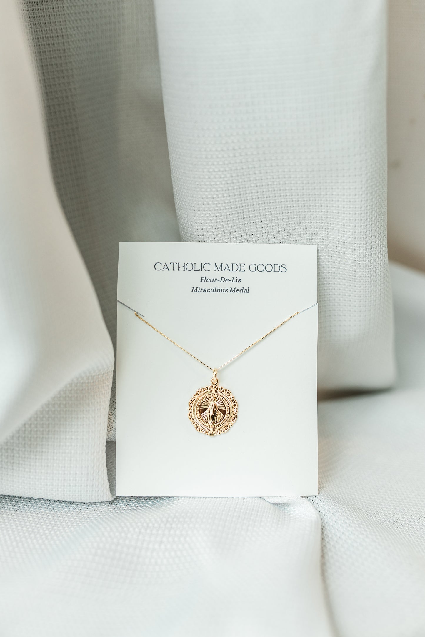 18k Miraculous Medal - Floral design